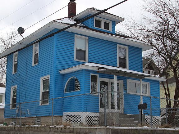 2nd image of 110 Dickinson St SE