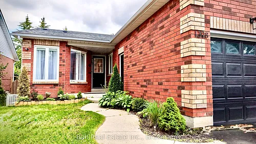1398 Lillico Cres Photo 1