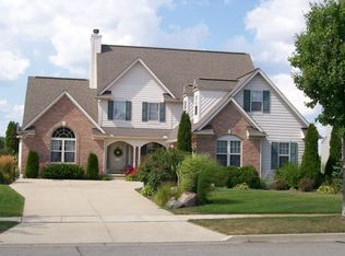 367 E Castlebury Cir, Saline, MI 48176