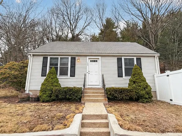 136 Oak St, Wakefield, MA 01880