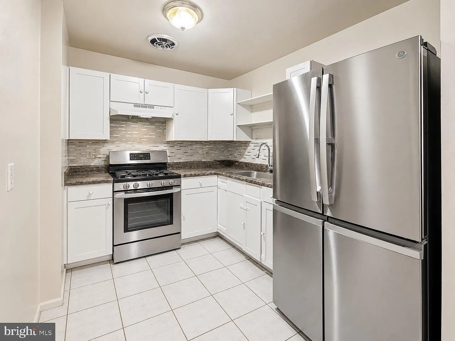 2 bed, 1.0 bath, 900 sqft, $1,300 — Photo 4
