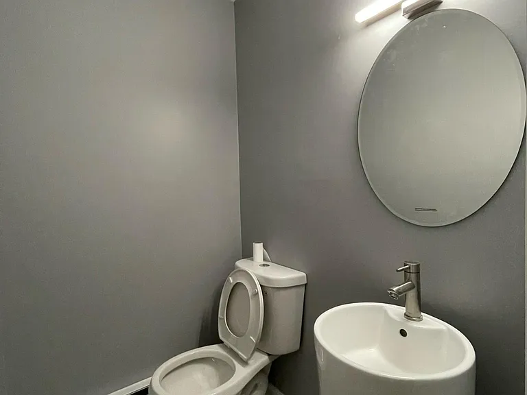 570 Elm St — Photo 5