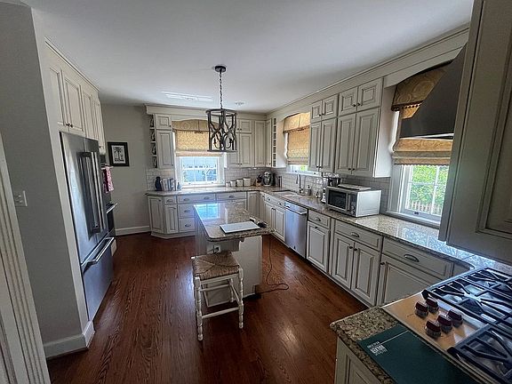 3rd image of 1500 Clayton Ave