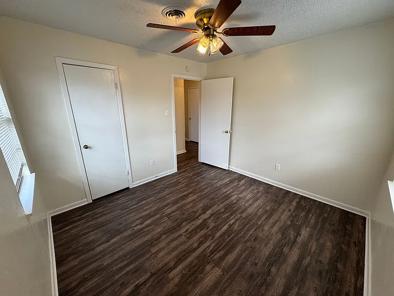 1302 S 23rd St — Photo 12