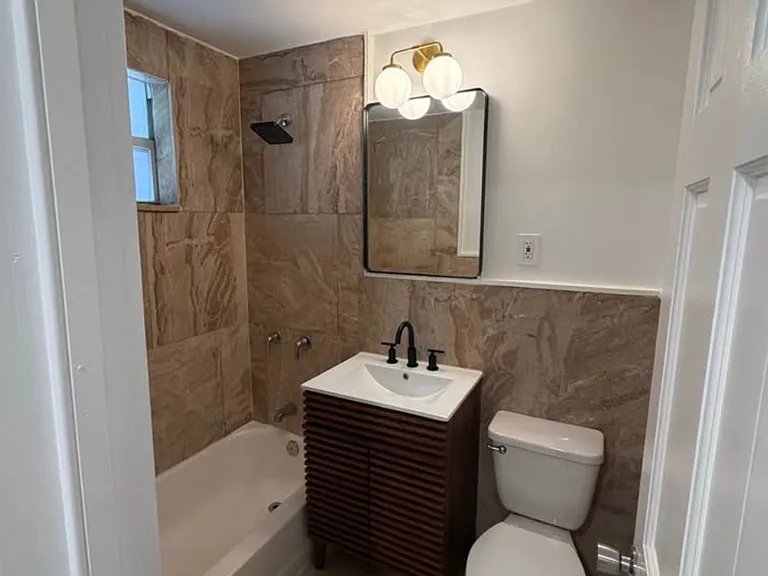 541 NE 62nd St #10 — Photo 8