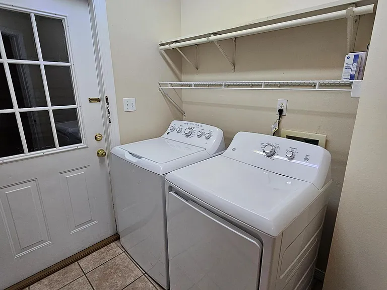 9425 Victoria Ln — Photo 20