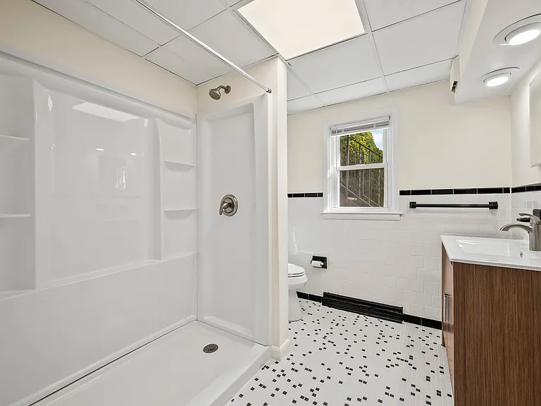 9432 Lyons Mill Rd — Photo 16