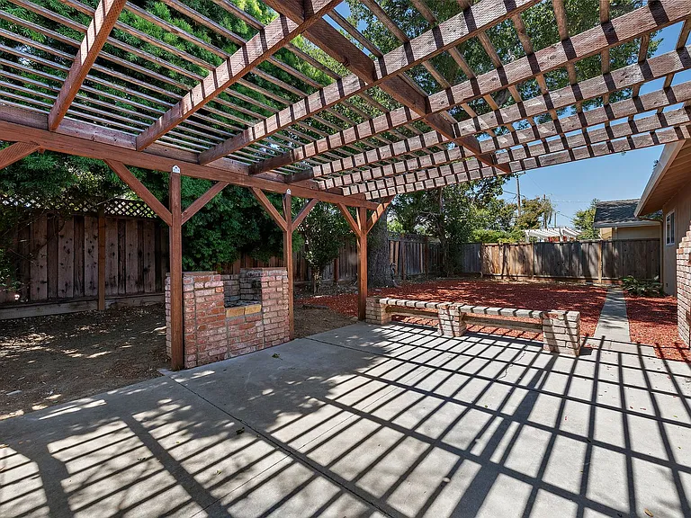 1529 Elmar Way — Photo 19