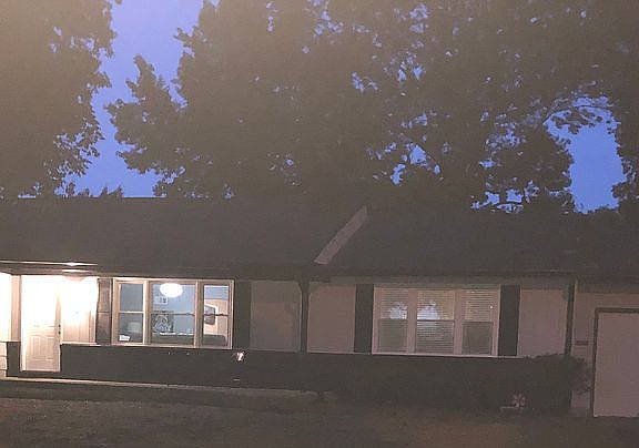 2nd image of 901 W 96th St