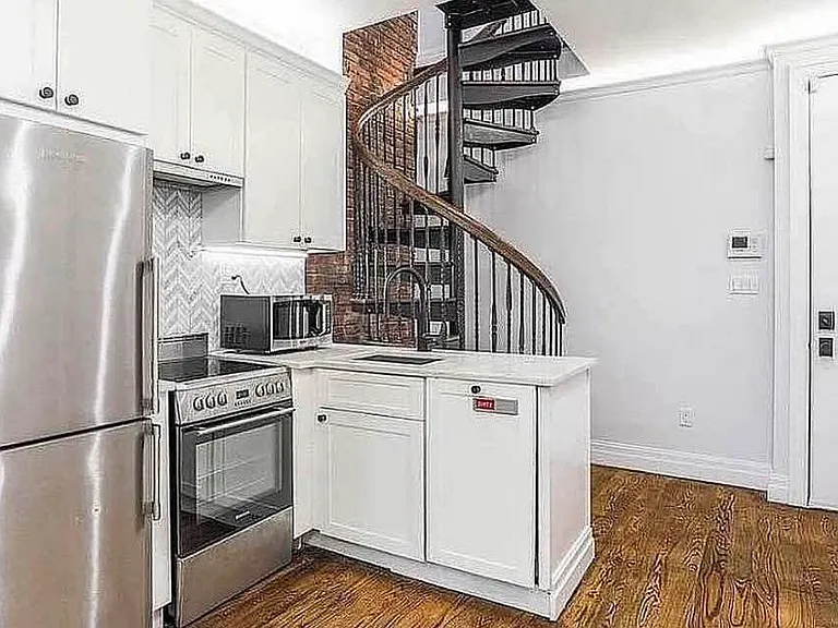 43 Columbia Pl #3R — Photo 2