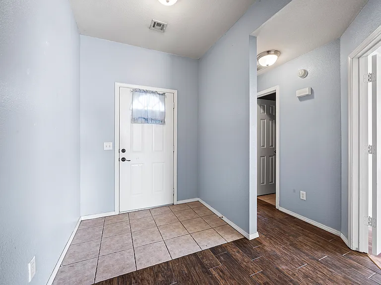 851 Honeysuckle Dr — Photo 3