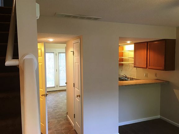 5th image of 807 E Sherwood Hills Dr