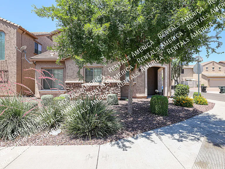2127 W Monte Cristo Ave — Photo 2