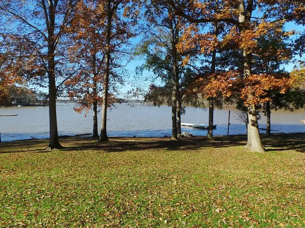 79 Farris Ln, Clarksville, VA 23927