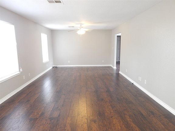3rd image of 107 Grapevine Dr