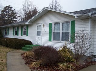 909 N Grant Ave, Altamont, IL 62411