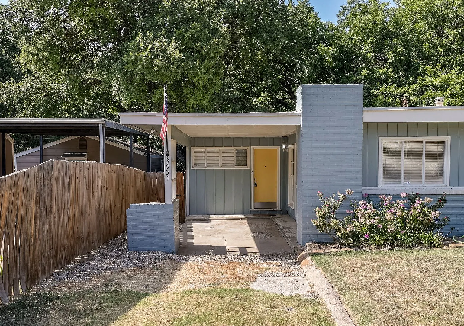 3931 Dexter Ave — Photo 2
