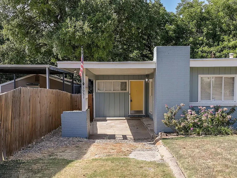 3931 Dexter Ave — Photo 2