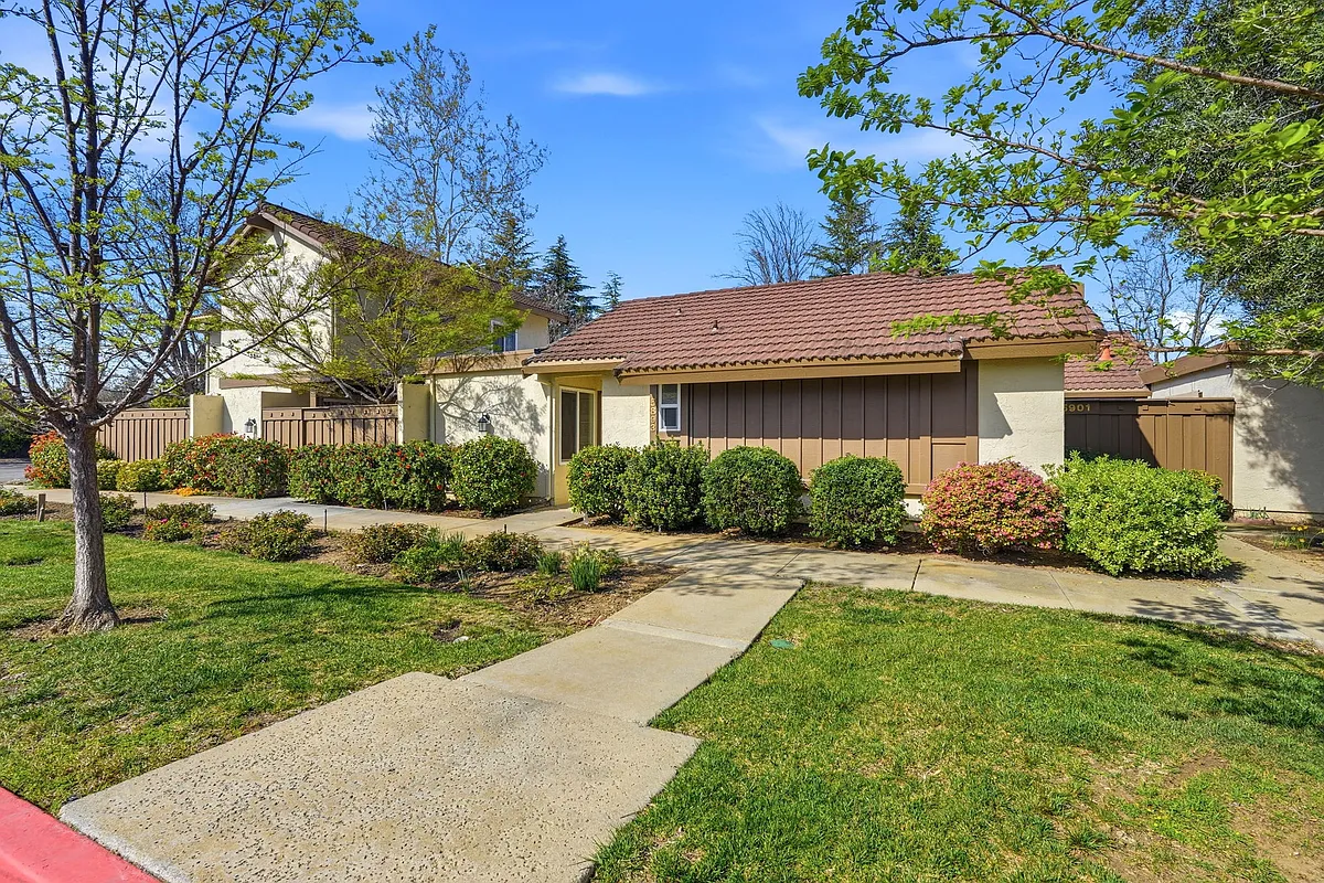 Building Photo - 5893 Manorwood Ct