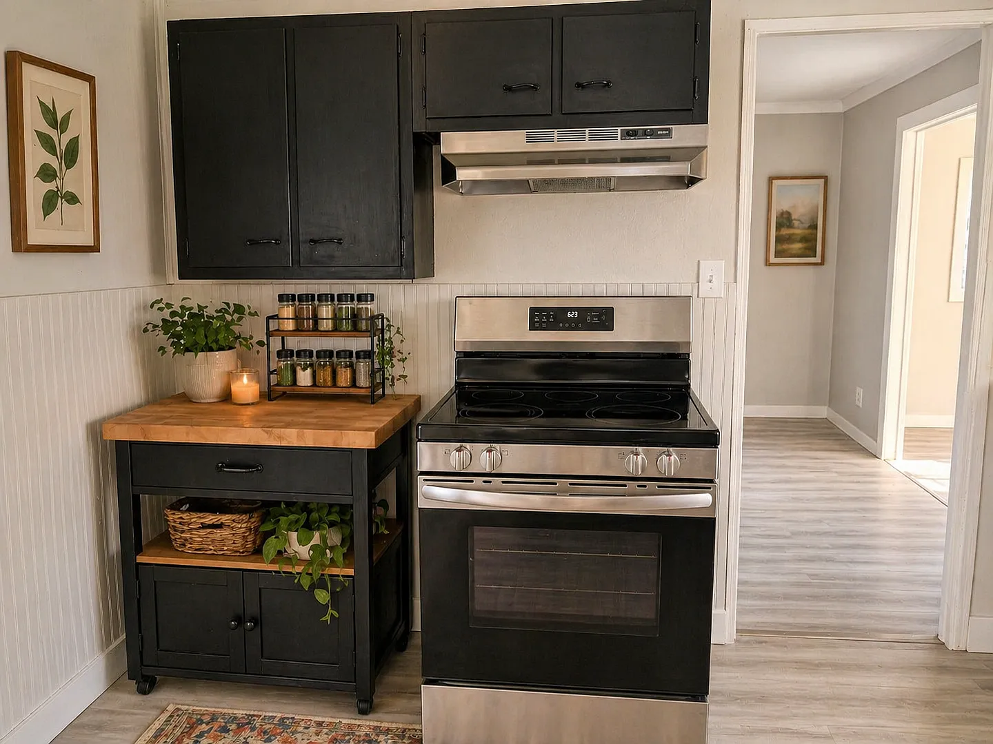 Remodeled - New Flooring - New Appliances - 2 Bedroom House In Muncie! — Photo 2