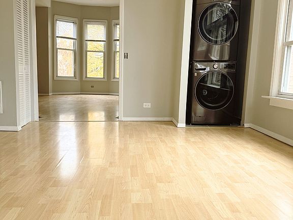 5th image of 2103 W Eastwood Ave #2