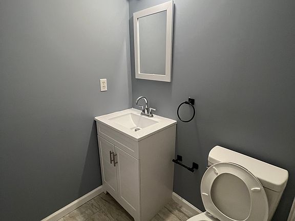 2nd image of 812 W 5th St