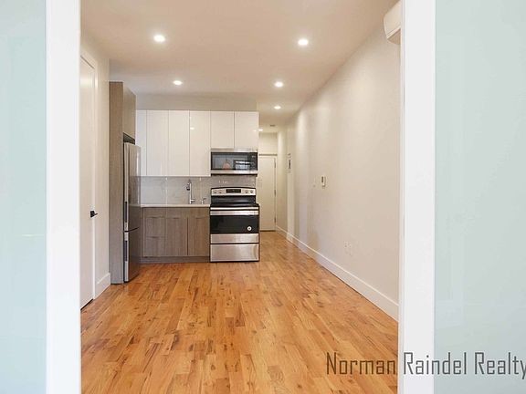 5th image of 1671 Lincoln Pl #2BT