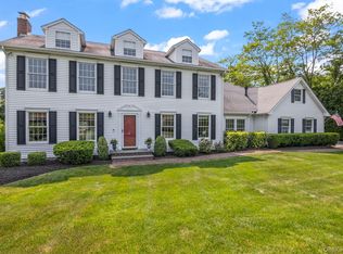 17 Lemark Ct, Setauket, NY 11733