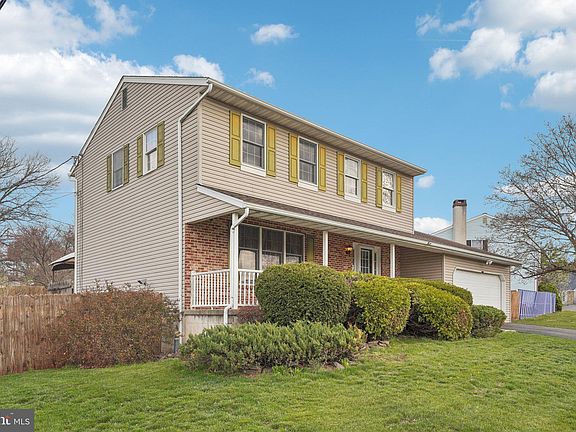 2nd image of 2 Heather Ct