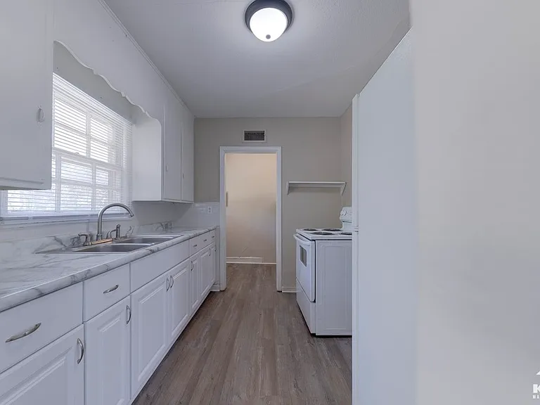 654 N Glendale St — Photo 9