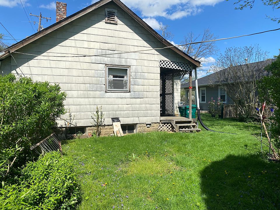2nd image of 17 W College Ave