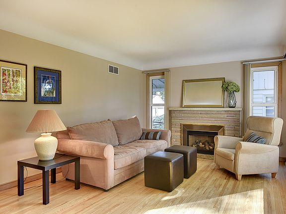 5th image of 2901 30th Ave NE