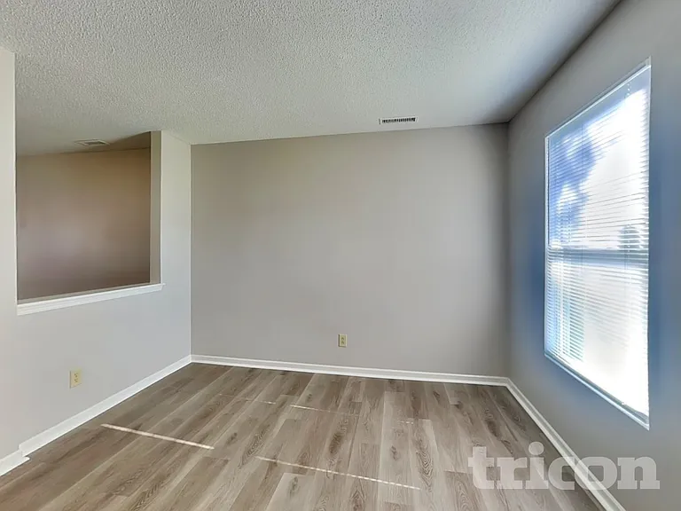 2168 Olympia Dr — Photo 15