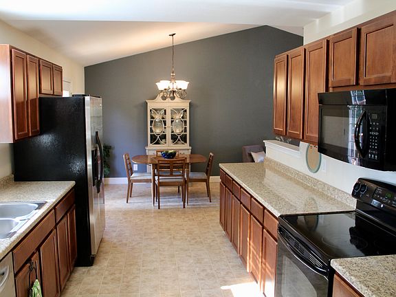 5th image of 2428 Honey Grove Ln