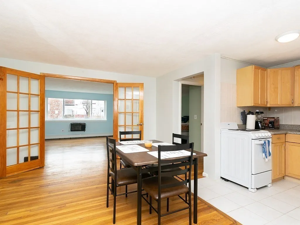 Building Photo - 20 Radcliffe Rd #206A