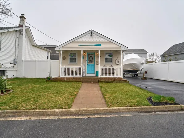 35 Mound Street, Lindenhurst, NY 11757