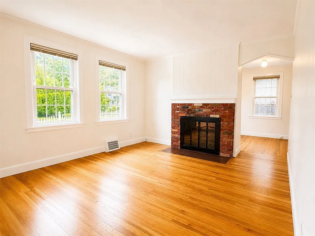 3 bed, 1.0 bath, 1250 sqft, $3,650 — Photo 1