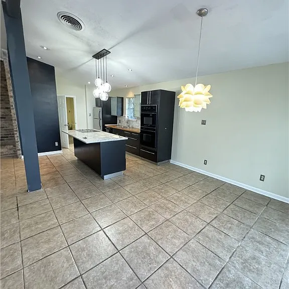 319 Windsor Rd — Photo 9