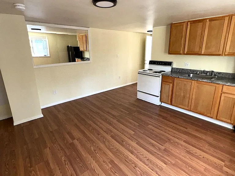 Tilton Apartments — Photo 4