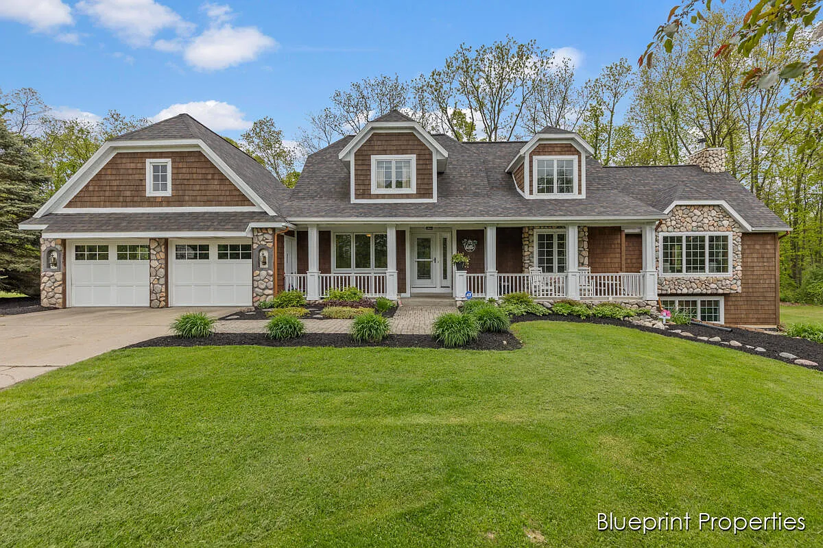 6269 Egypt Valley Ave NE photo 1