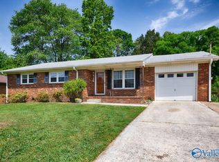 4716 Rutledge Dr NW, Huntsville, AL 35816