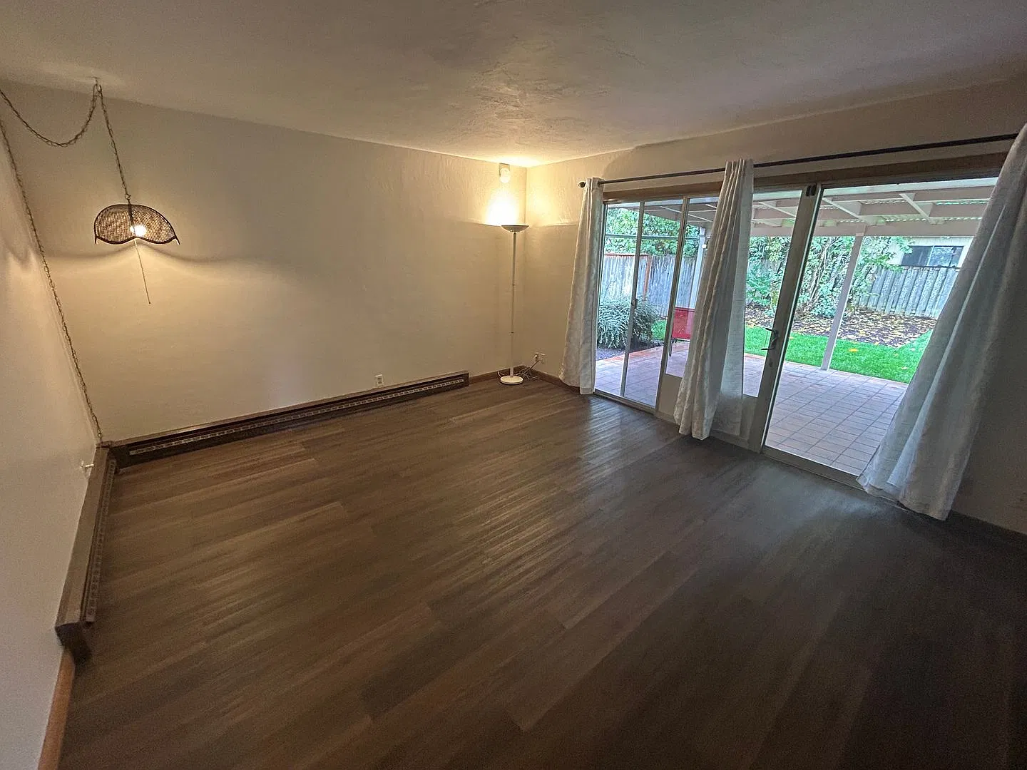 Mid-Century 3 Bed, 1.5 Bath Ranch House in McMinnville — Photo 4