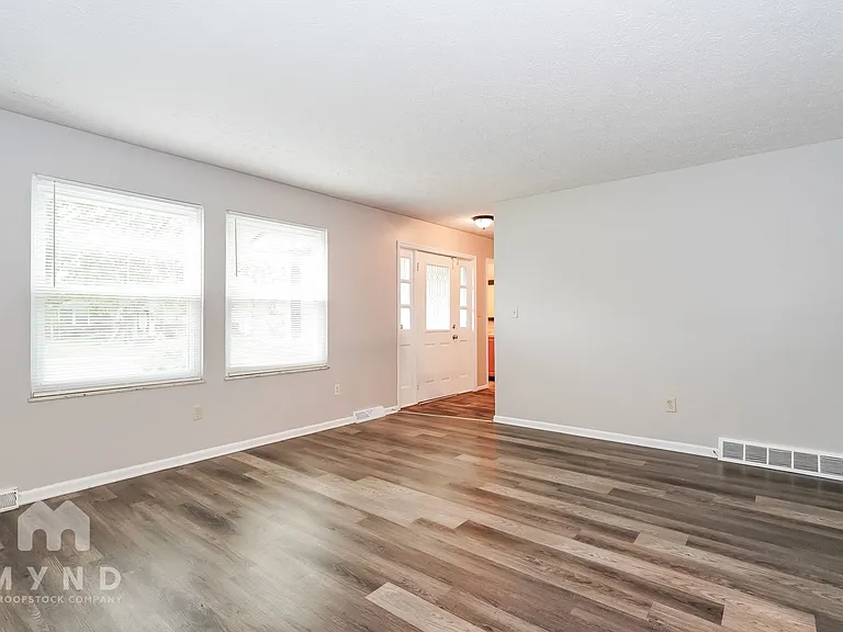 566 Presidential Way — Photo 6
