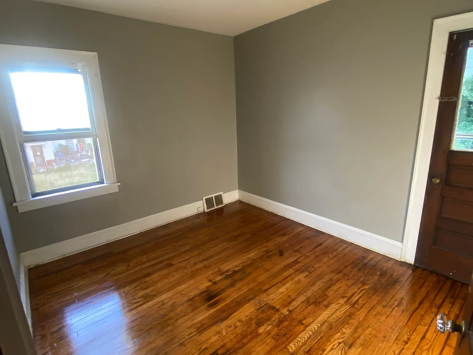 2 bed, $1,000 — Photo 4