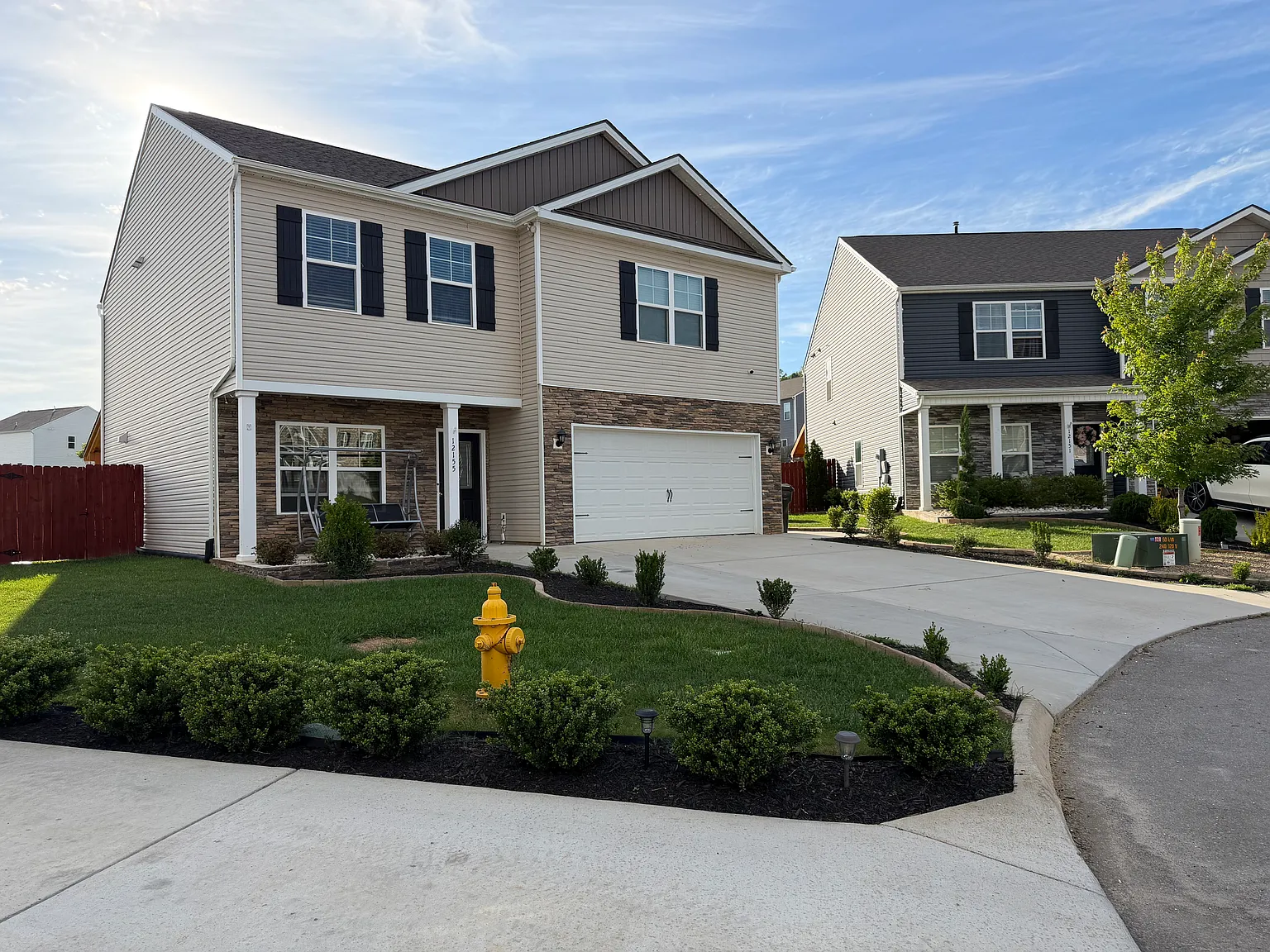 3 bed, 2.5 bath, 2164 sqft, $3,300 — Photo 2