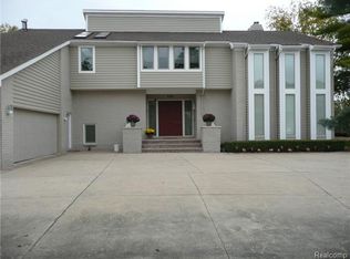 4184 Strathdale Ln, West Bloomfield, MI 48323