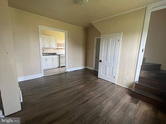 5th image of 622 Forbes St