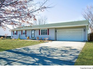 74 Michele Dr, Pawnee, IL 62558