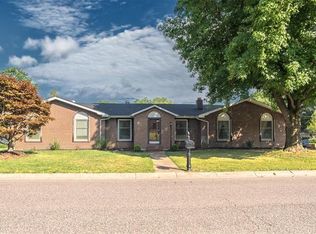 318 Meadow Dr, Washington, MO 63090