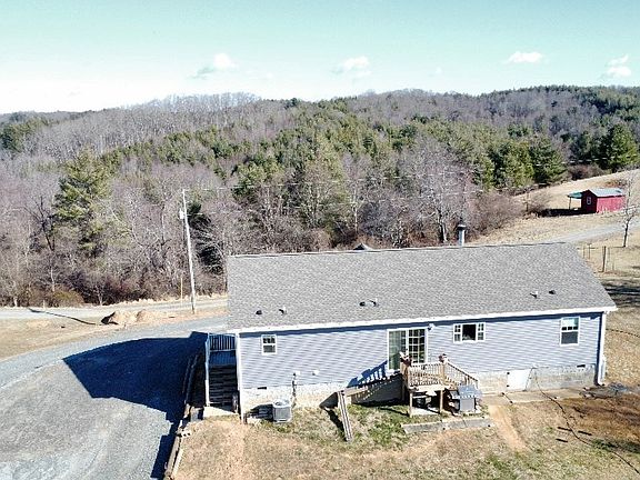 3rd image of 195 Doe Ridge Ln